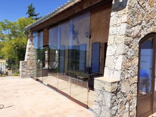 TRYBA Roquebrune-sur-Argens : fermeture terrasse verre coulissant.