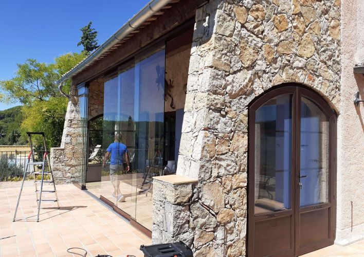 zumbo-2.jpg TRYBA Roquebrune-sur-Argens : fermeture terrasse verre coulissant.
